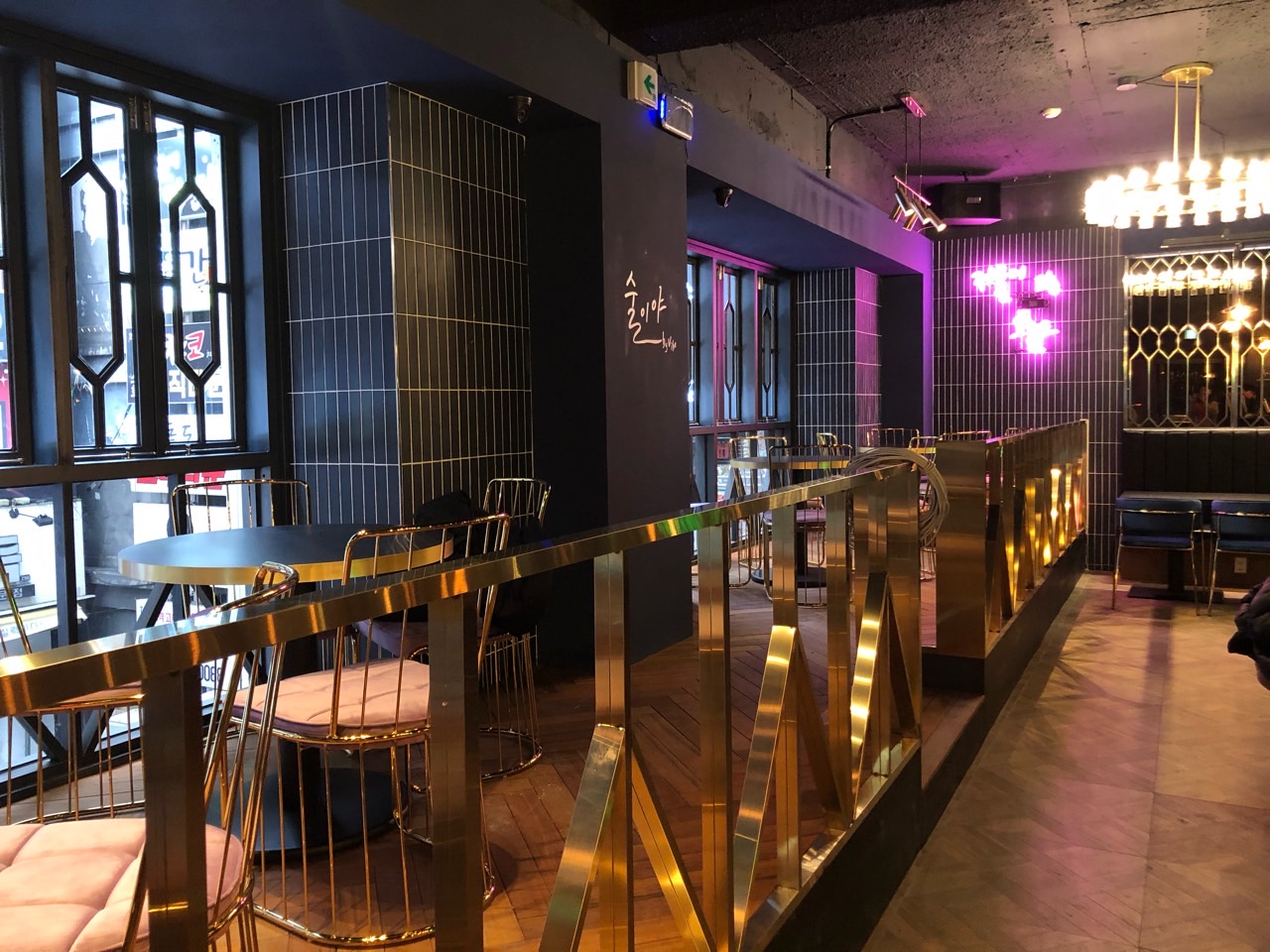 다이닝 캐주얼바