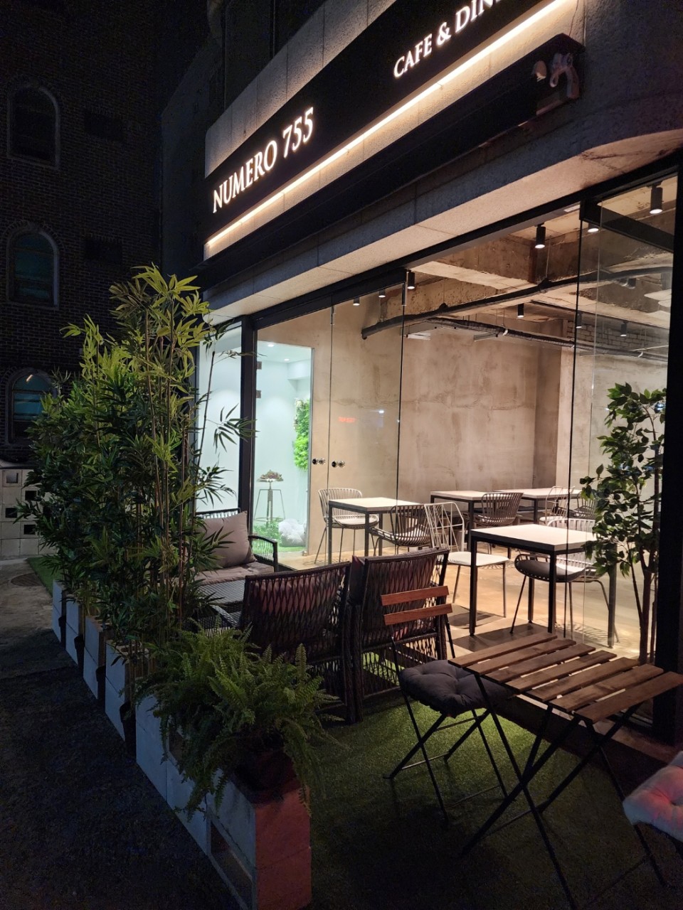 누메로755 카페
